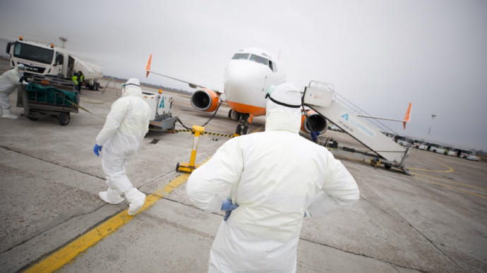 Авиакомпании призывают тестировать пассажиров на COVID-19 перед отлетом