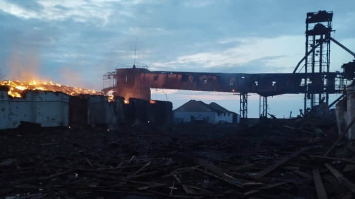 Russian forces hit grain terminal in Kherson Oblast
