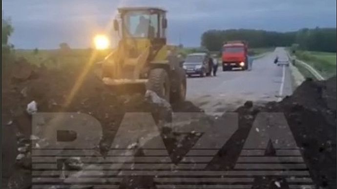 Road dug in anticipation of Wagner fighters is being patched up in Russia's Lipetsk Oblast