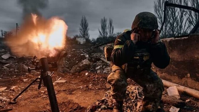 На Луганщині важкі бої, окупанти кидають у бій мобілізованих та зеків – ОВА