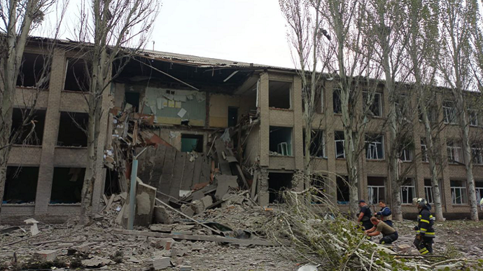 Donetsk Oblast: Russian forces hit a school, 5 civilians killed in 24 hours