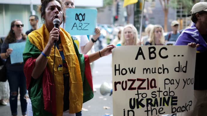 Australian broadcaster airs film with Kremlin narratives in it, Ukraine outraged – photo