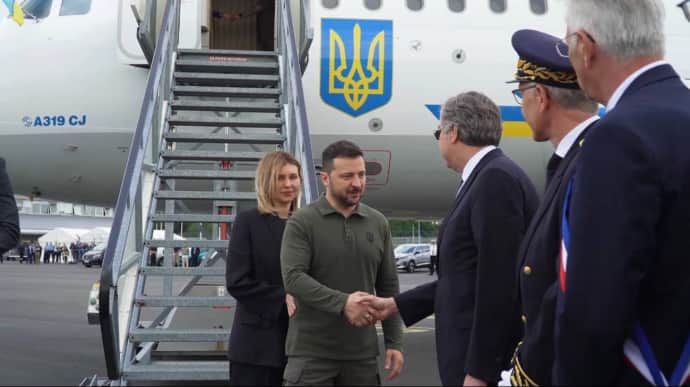 Zelenskyy arrives in France to commemorate Allied landing in Normandy – video, photo