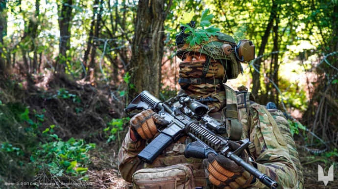 SOF soldiers capture Russian paratroopers in Donetsk Oblast