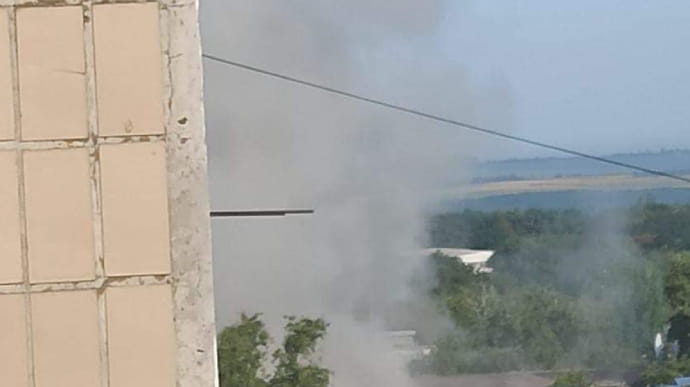 Оккупанты обстреляли Красногоровку: снаряд разнес квартиру, ранен мужчина