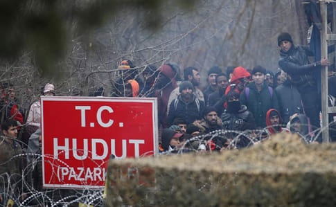 Новые столкновения на границе Греции и Турции: в ход пошел слезоточивый газ