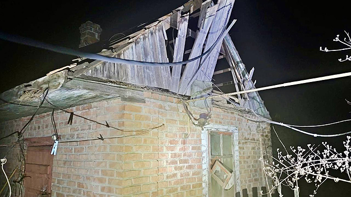 Invaders fire 40 shells at Nikopol district again: houses and gas pipelines damaged