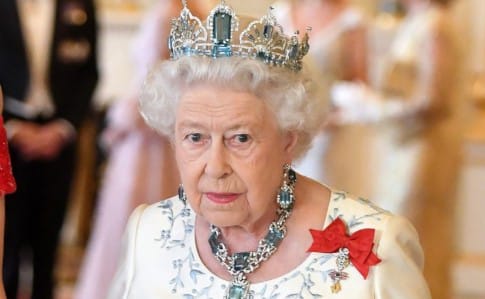 Коронавирус нас не победит: королева Британии обратилась к нации
