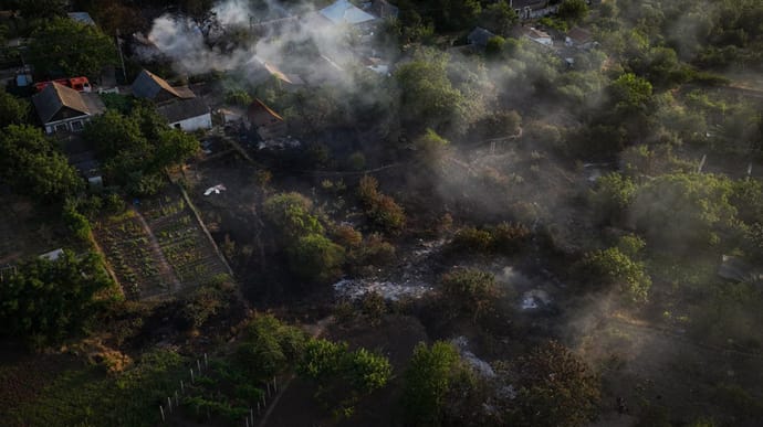На Миколаївщині масштабна пожежа через займання сухостою: вогонь дістався житла