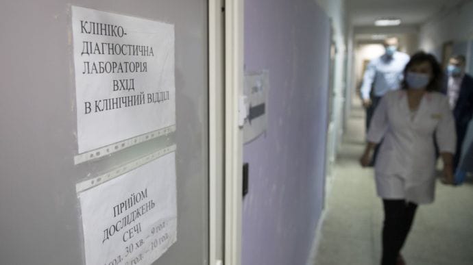 Covid в Украине: 15 936 случаев болезни и 608 смертей за сутки