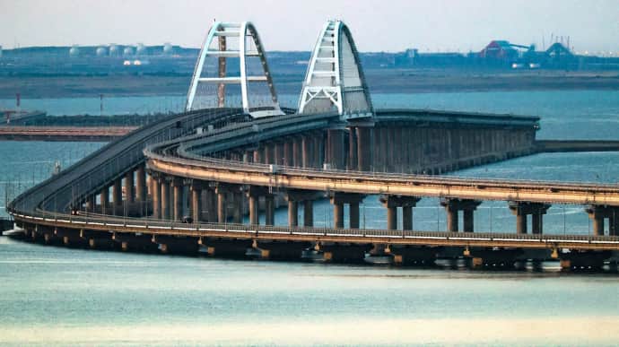 Крымский мост перекрыт более 8 часов: паблики пишут, что потопили новый корабль   