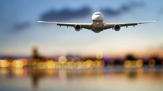 Мобільна реєстрація і маски: Авіаслужба оприлюднила вимоги до польотів на карантині