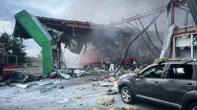 Російські війська атакували АЗС у Полтавському районі, 4 людини постраждали