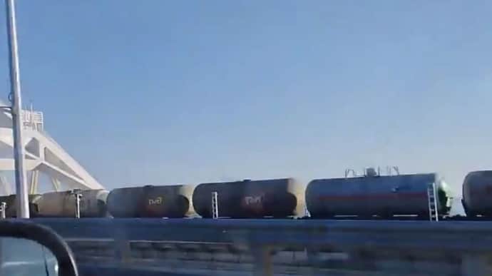 ISW: Росіяни почали знову возити паливо Кримським мостом, який може бути уражений