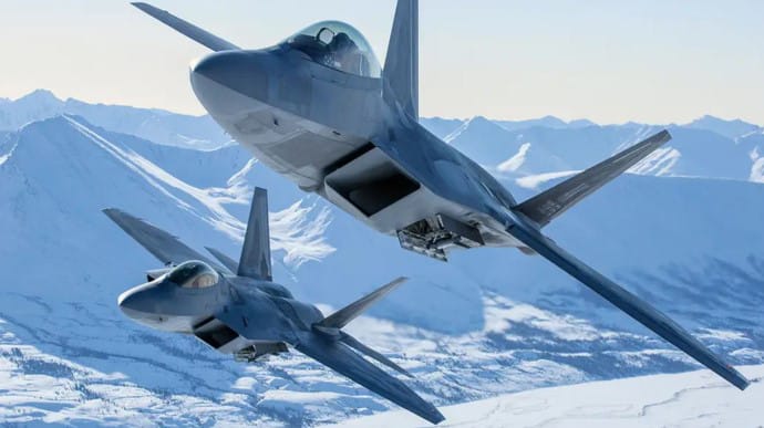 Истребители США перехватили российские военные самолеты вблизи Аляски