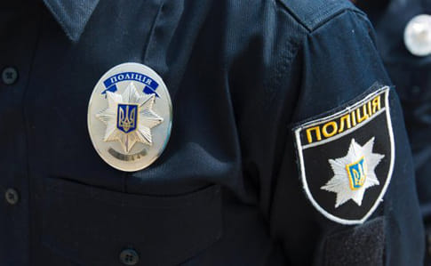 В Киеве в маршрутке мужчина избил полицейскую, отказавшую в ухаживании