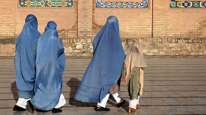 Талібан заборонив афганським жінкам працювати в неурядових організаціях – ЗМІ