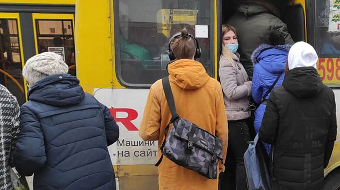 Киевские маршрутчики поднимают цены на проезд: убыточные из-за карантина