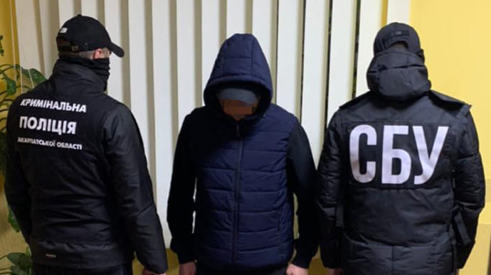 СБУ задержали подозреваемого в поджоге машины журналиста в Закарпатье