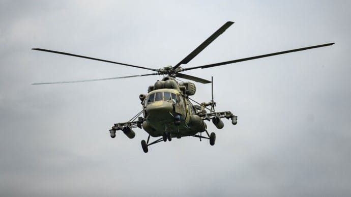 Танки, вертольоти та бойові групи: РФ стягує додаткові війська до кордону з Україною