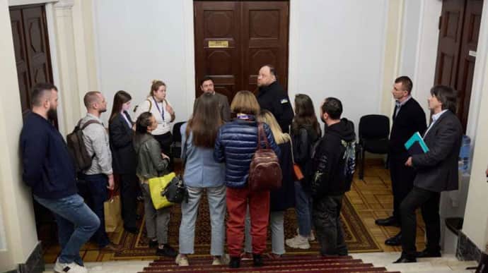 Ukrainian parliament grants access to journalists again, but with some conditions