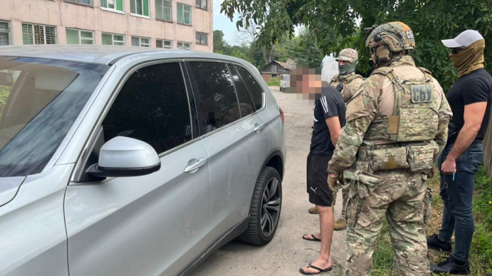Провел с Сумщины до Киева колонну техники врага: СБУ задержала агента РФ