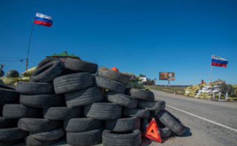 СМИ: В Крыму на дорогах устанавливают блокпосты