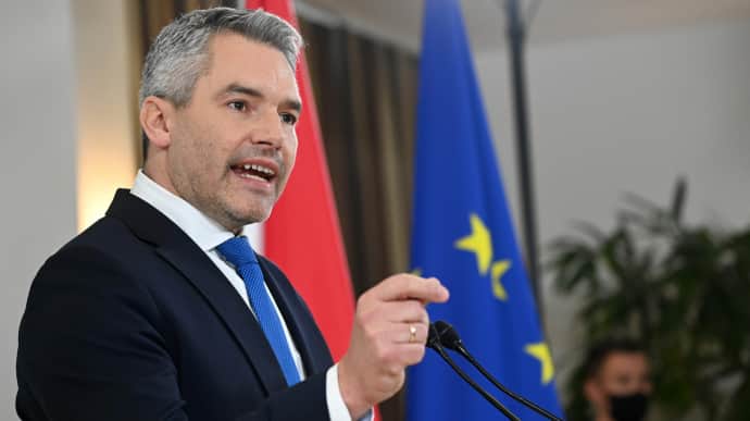 Канцлер Австрії вважає переговори з РФ передумовою миру в Україні
