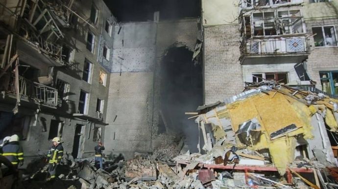 Zelenskyy shares video of Mykolaiv apartment block hit by Russian missile