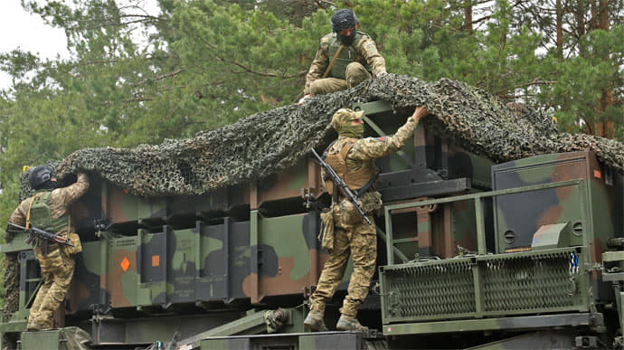 Повітряні сили збили 2 з 6 ракет та 11 з 12 російських дронів 