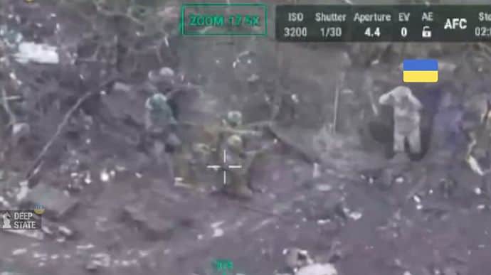 Появилось видео расстрела украинских военных, которые сдавались в плен