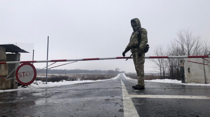 Оккупанты блокируют пропуск на пяти КПВВ Донбасса