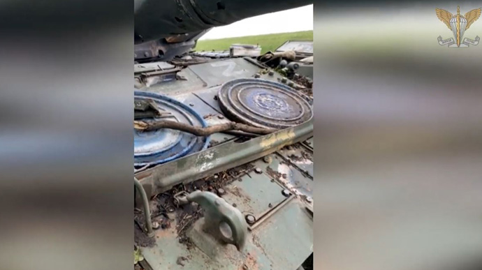 Ukraine’s Armed Forces show how they destroy enemy equipment: Russians weld sewer hatches to tank, but in vain