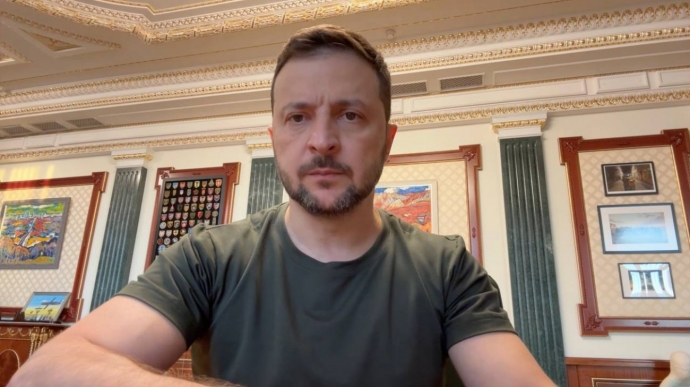 Zelenskyy holds Staff meeting, discusses supplying troops with artillery