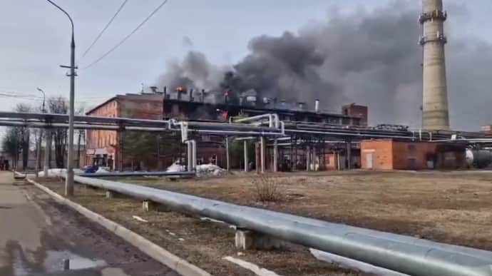 Another facility catches fire in Russia: electrical insulation manufacturing plant near Moscow ablaze – video