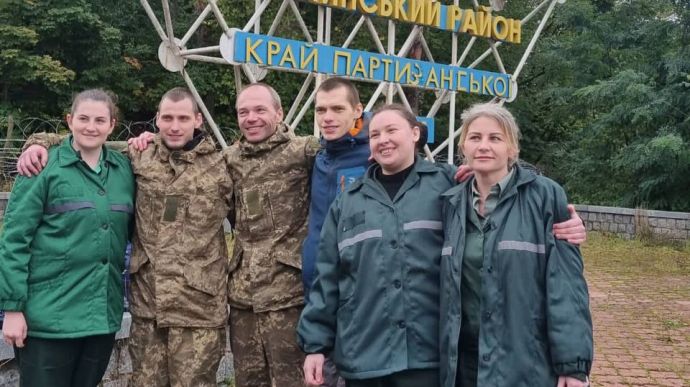 Ukraine exchanges 4 more marines and 2 civilians