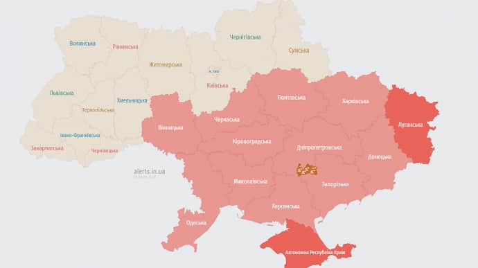 В частині України знову тривога: в Одесі − вибухи