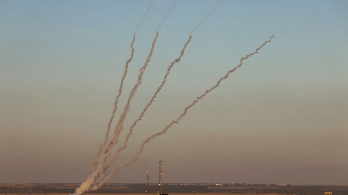Из Ливана в сторону Израиля вылетели шесть ракет, Израиль открыл огонь в ответ