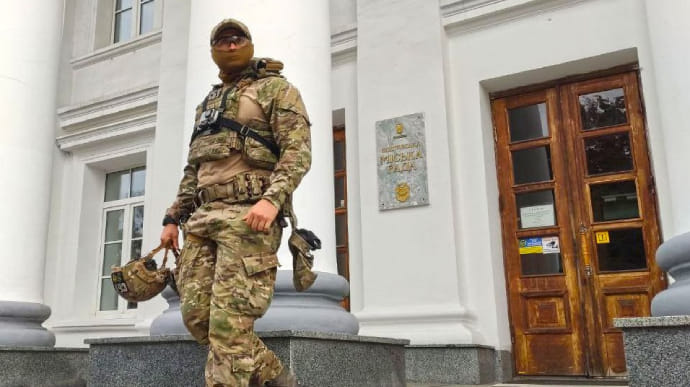 СБУ нагрянула з обшуками у Полтавську міськраду: затримали депутата
