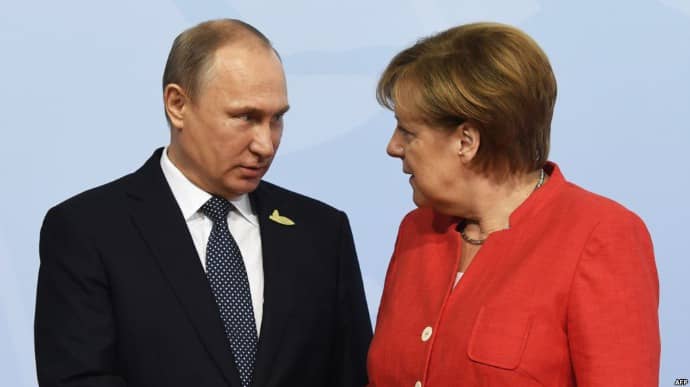 Меркель не исключает новых санкций против РФ