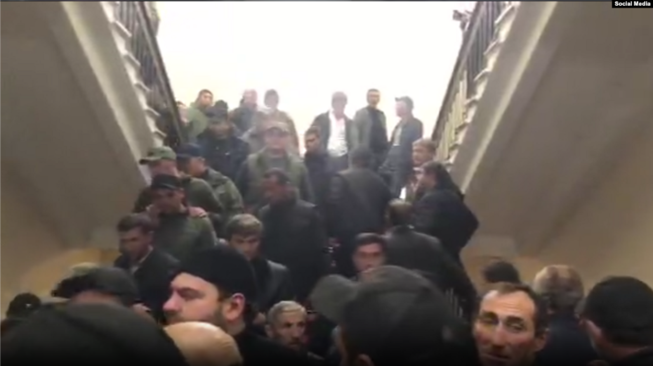 Protesters against agreement with Russia break into "government" buildings in Abkhazia – video