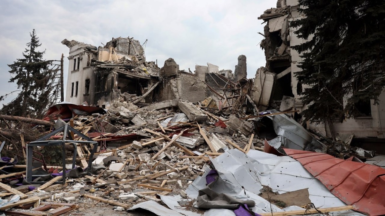Russians attack 12 communities in Sumy Oblast: over 300 explosions recorded, person killed