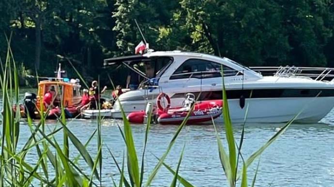 В Польше вертолет упал в озеро, пострадали трое украинцев
