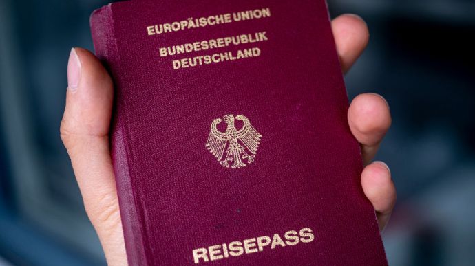 Правительство Германии планирует смягчить правила обретения гражданства