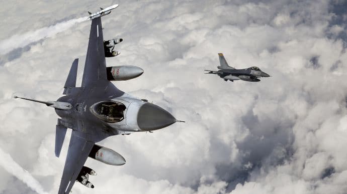 18 самолетов F-16 для обучения украинцев будет в Румынии до конца года – Нидерланды