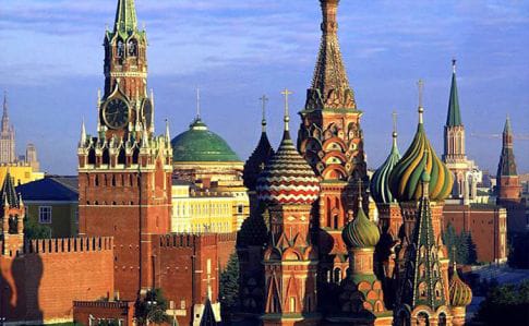 Кремль решил пригласить Зеленского в Москву на парад