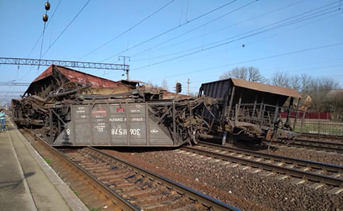 На Львівщині перекинулися товарні вагони, потяги запізнюються