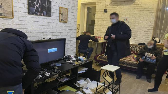 В Киеве обнаружили фейковое детективное агентство, в котором следили за людьми
