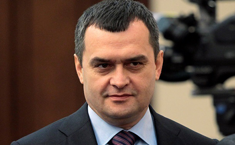 Суд зняв арешт із майна екс-глави МВС Захарченка