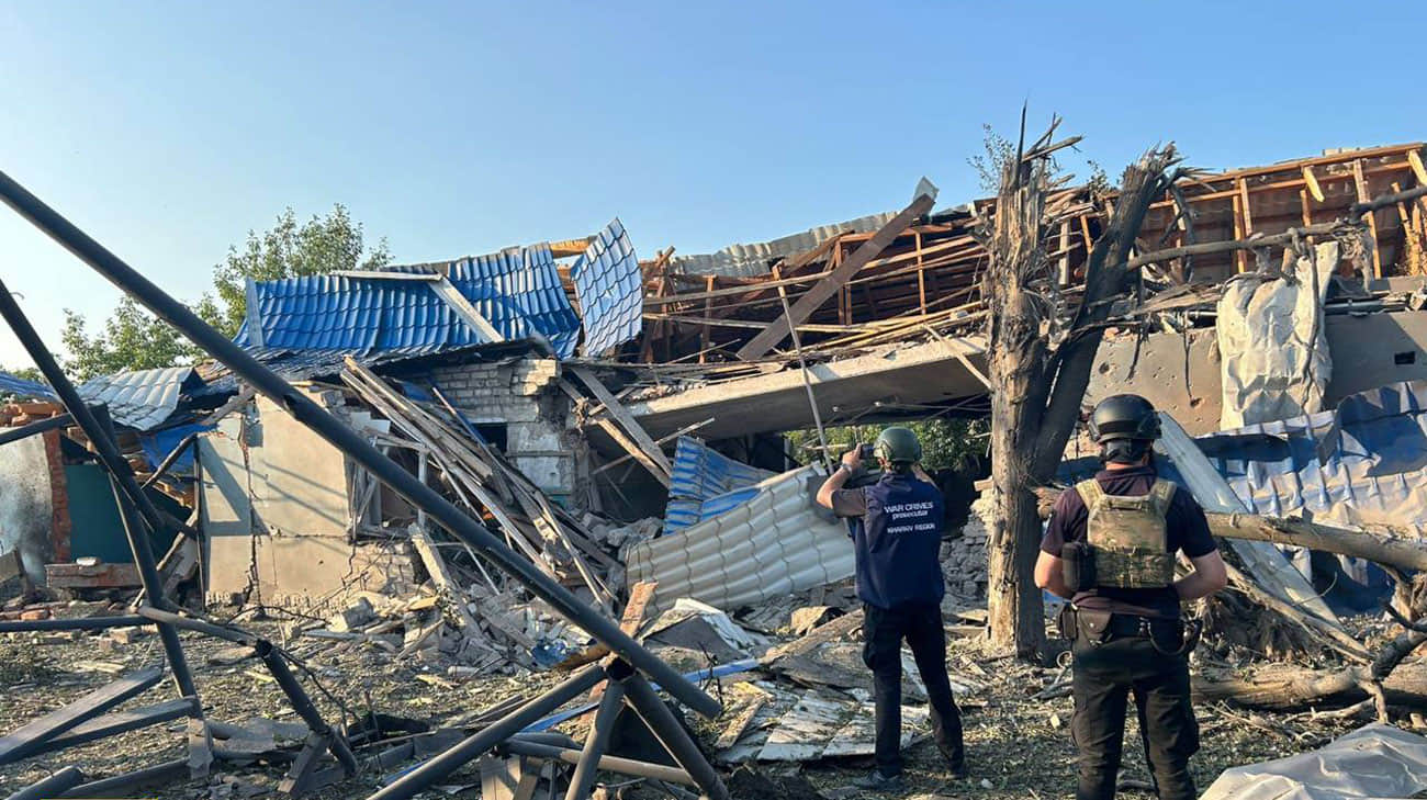 Russians drop guided aerial bombs on Borova, Kharkiv Oblast: houses and caf&#233; damaged